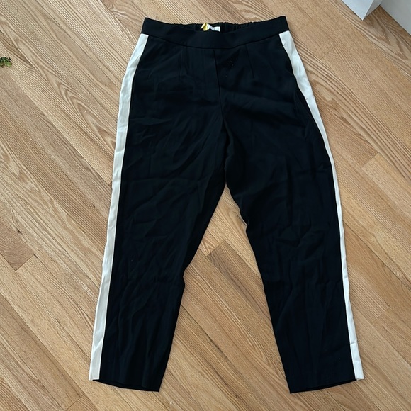 Aritzia Babaton Conan trouser in black /white. Size 6 - Picture 2 of 4
